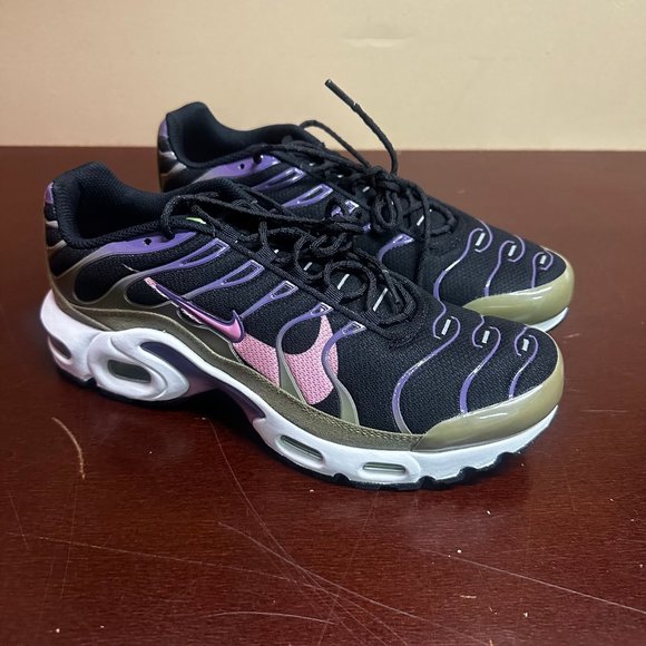 Nike Boys Black Air Max Plus DX3093-001 Lace Up Low Top Athletic Shoes Size  US